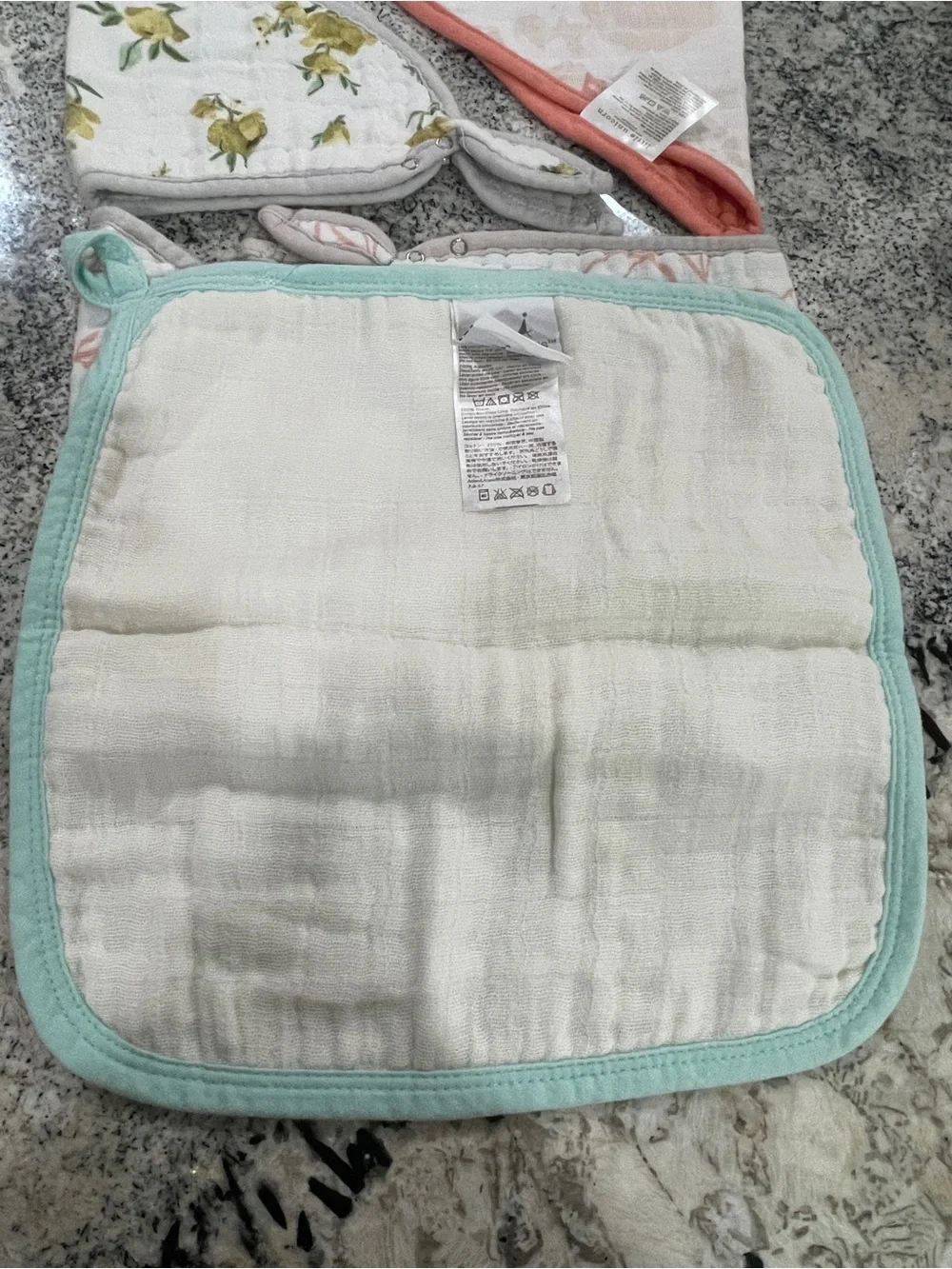 Little unicorn /Aden+ anais deluxe muslin bandana bib and wash clothes